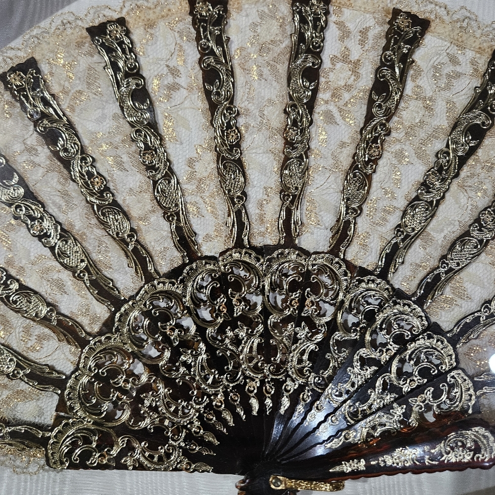 Stunning 19th century antique french  lace fan/inside vintage syroco wood frame. - Picture 2 of 8